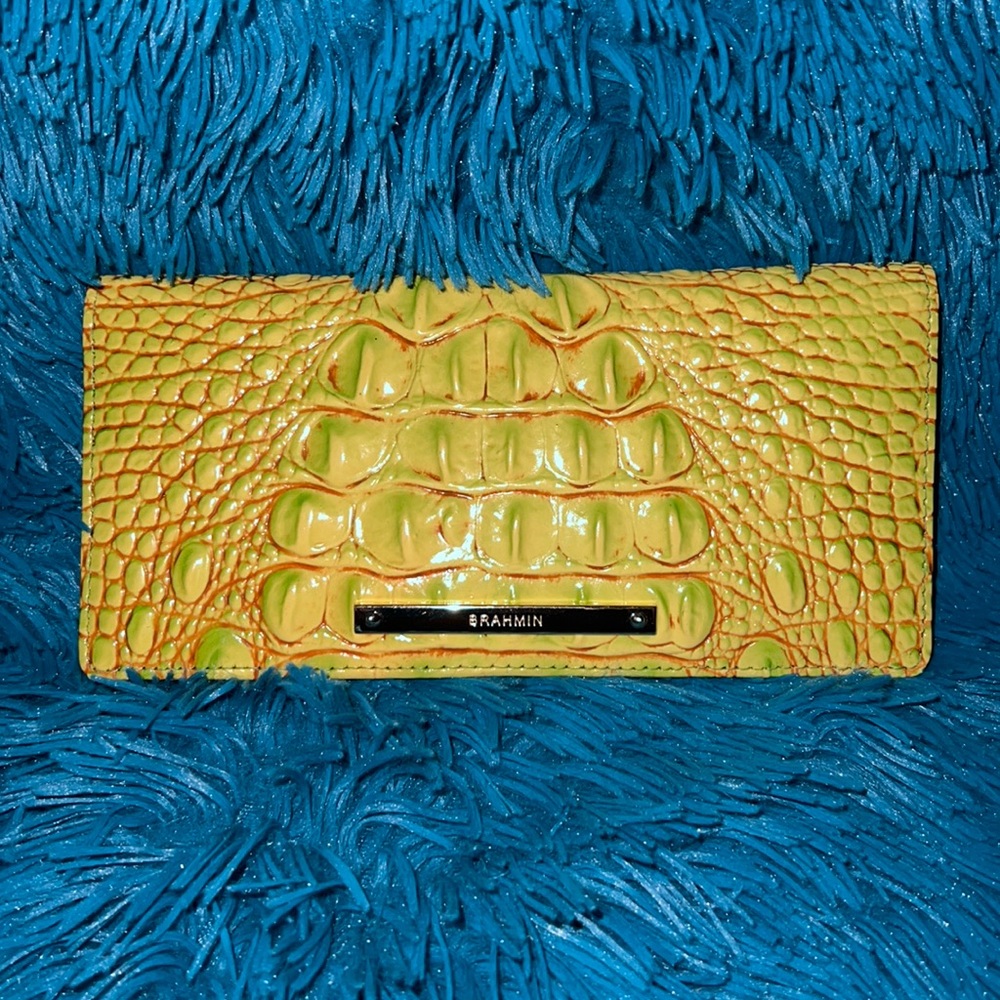 LIKE NEW! Brahmin Leather ADY WALLET MELBOURNE in the color TANGO.